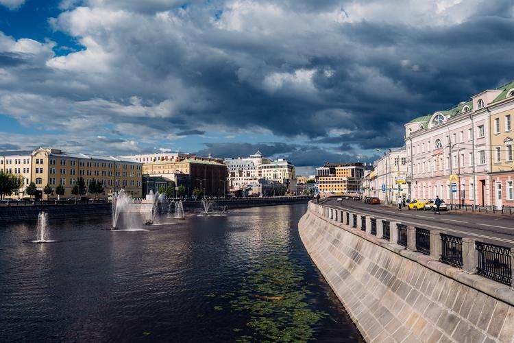 Поезд| Москва: тепло осени и дух праздника