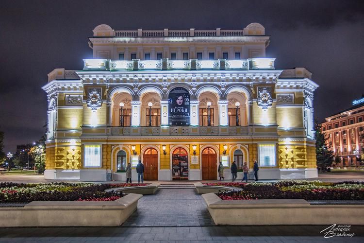 Автобус| Замок и скалы