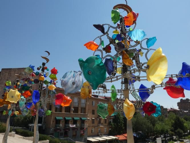 От кривых улочек Тбилиси до каменных монументов Еревана