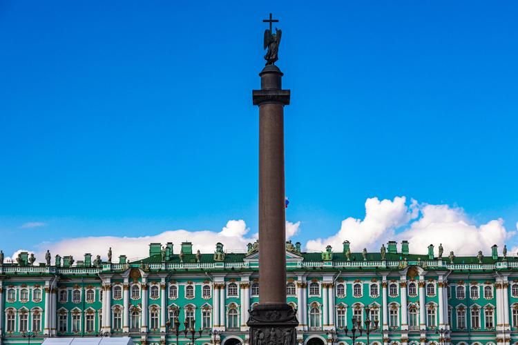 Автобус| Белые ночи, где каждый шаг — это вдох в сон