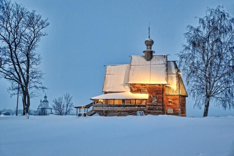 Мозаика из снега, золота и колядок
