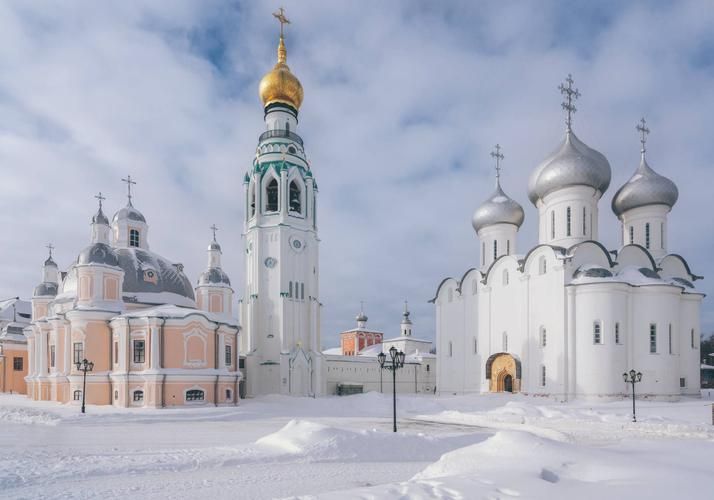 Светлый праздник в лицах и традициях